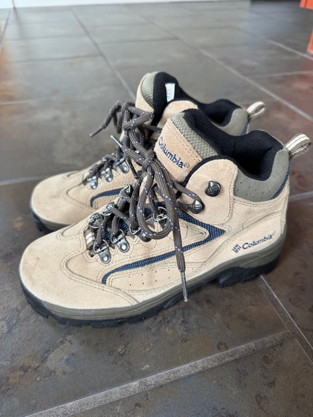 Columbia Summit Crest Mid Hiking Shoes Tan Waterproof Trail Boots EUC Women’s 7